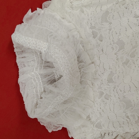 Design Today's white lace ruffle mesh and trim top Med. black tie wedding - Picture 3 of 8